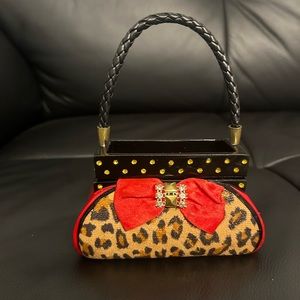 New- decorative box, approx. 4/5 wide. Comes packaged in a cardboard box.